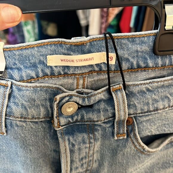 NWT Levi’s Wedgie Straight Women’s Jeans Denim Ripped Knee - Picture 8 of 11